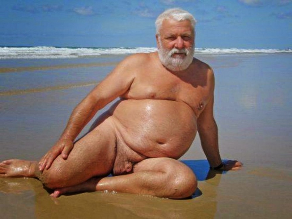 Amateur cumshots on the beach