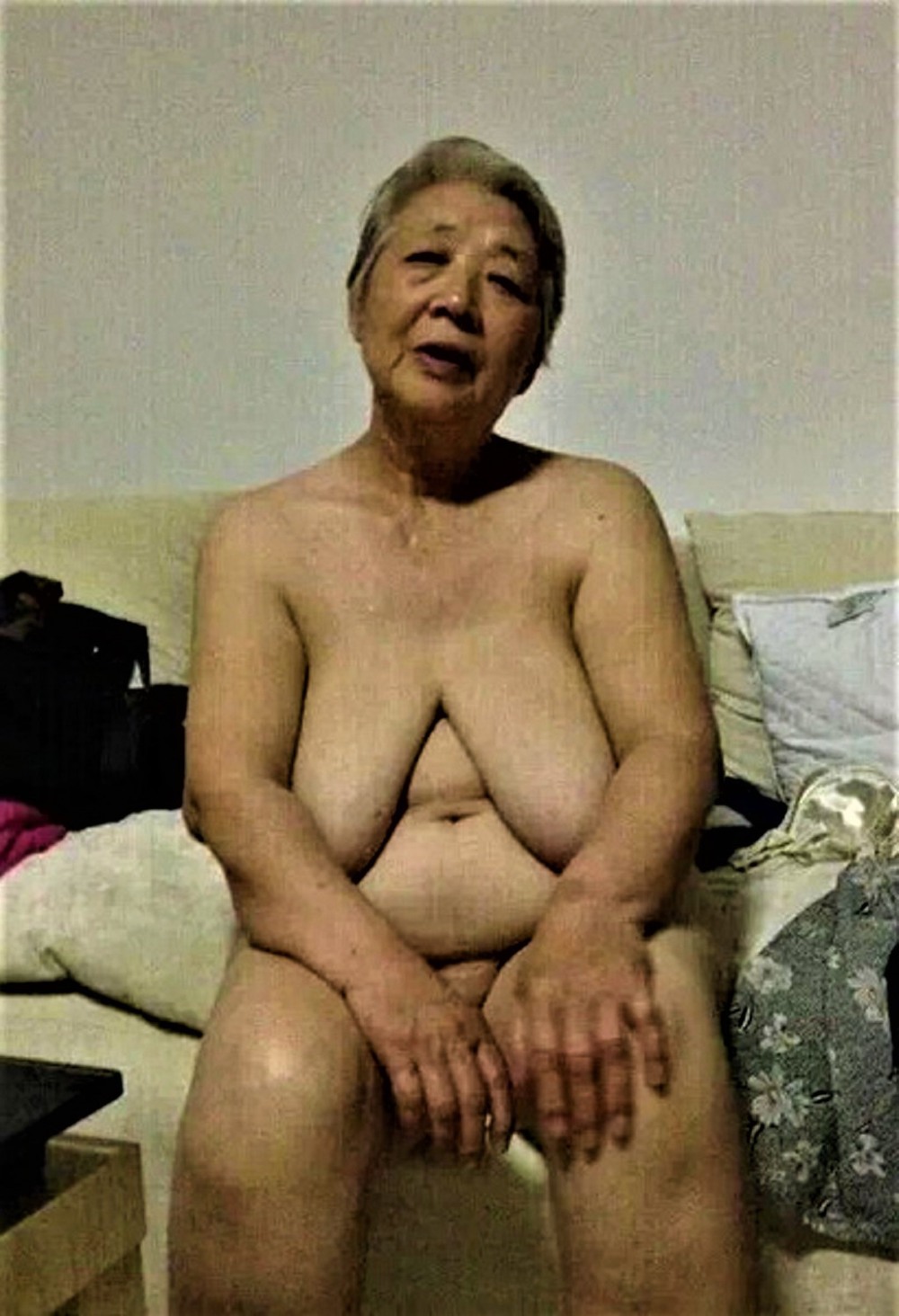Naked mature Chinese fuck