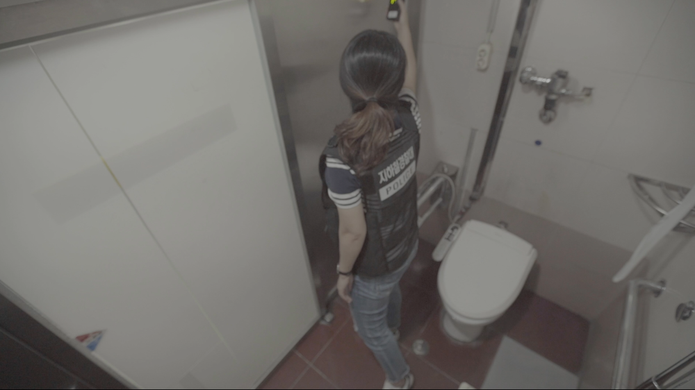 Mature wife in the bathroom homemade
